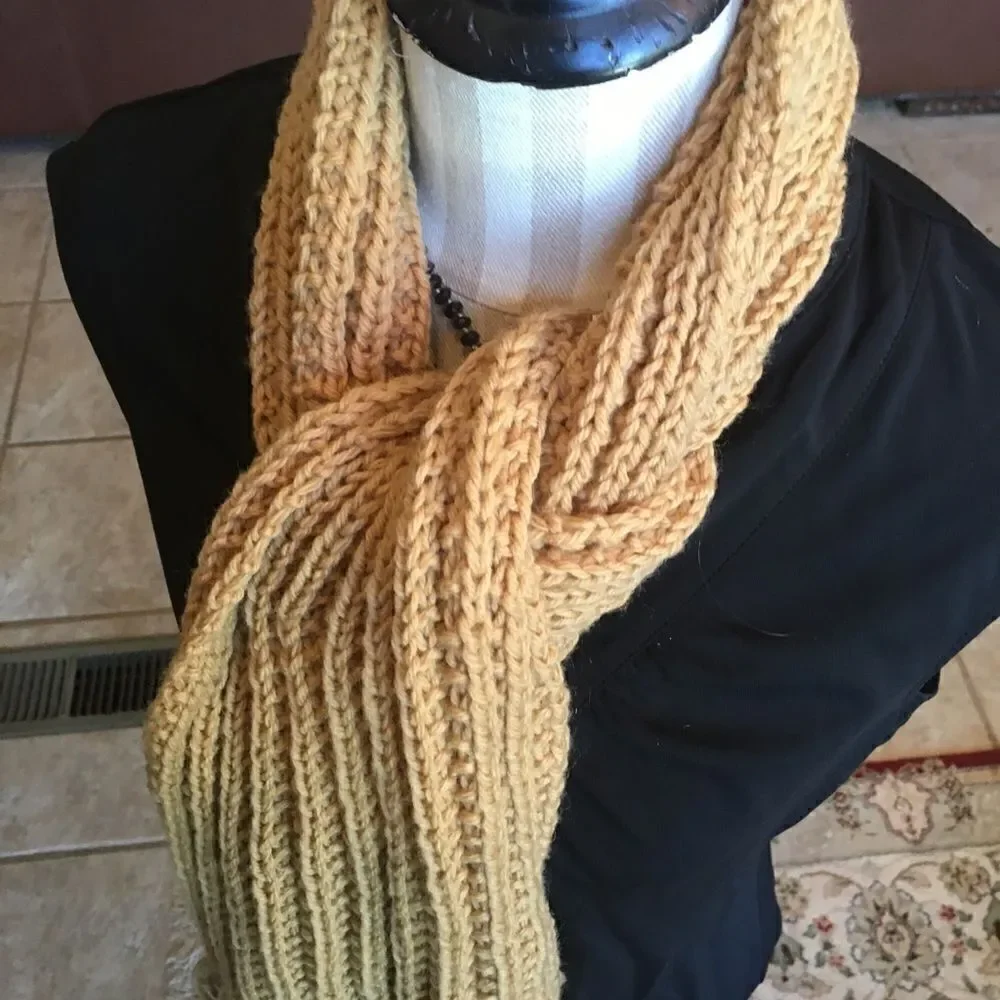 HOMEMADE HAND Knit Scarf!